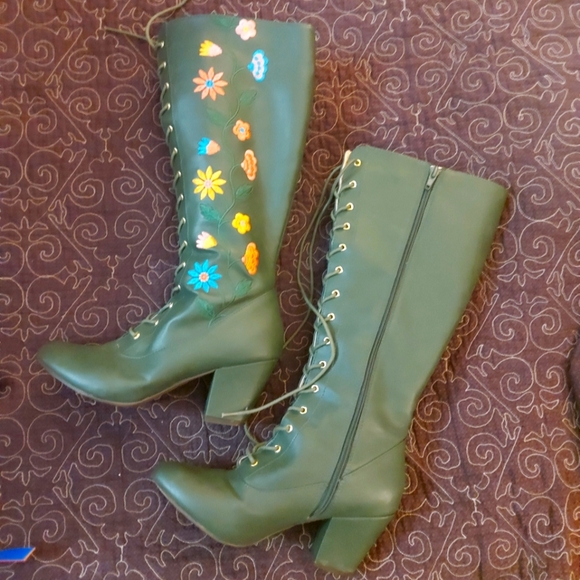 B.A.I.T Penny Road style vegan green floral boots - Picture 2 of 5